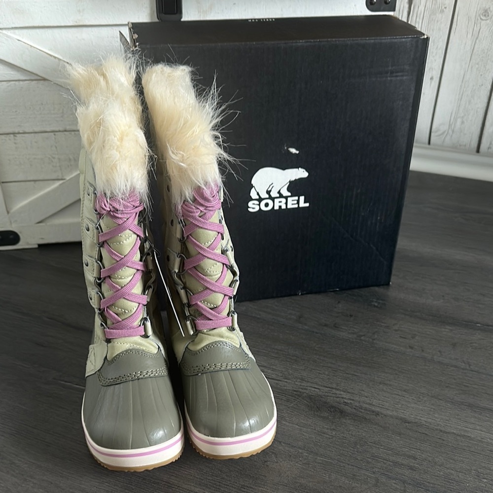 Sorel Women's Winter Boots - Olive and Mauve